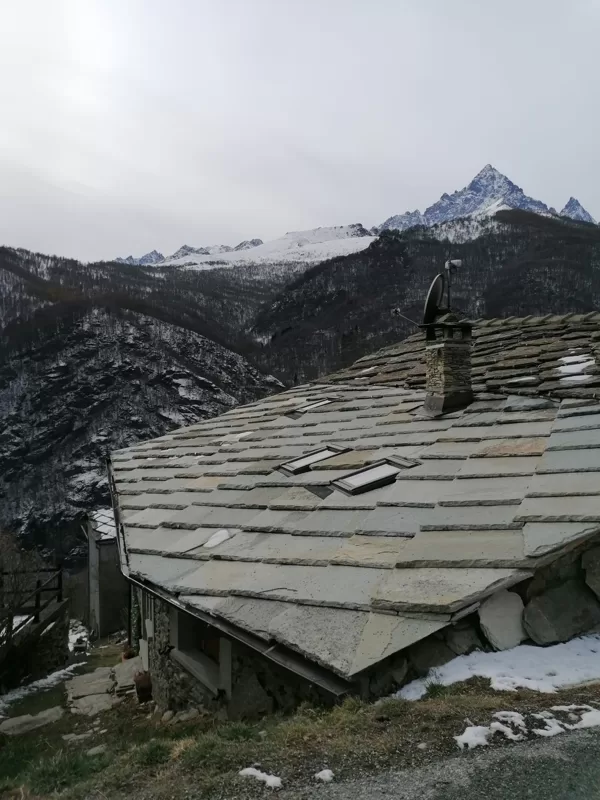 Pietra di Luserna Tetto in lose squadrate